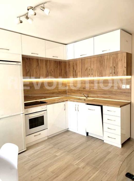 Тристаен апартамент в жк. Лятно кино Тракия/ След основен ремонт!!!