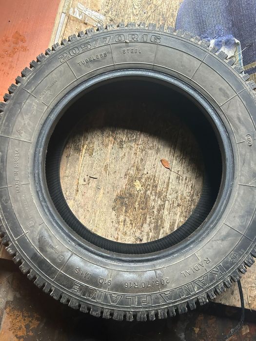 Продам шины на ниву