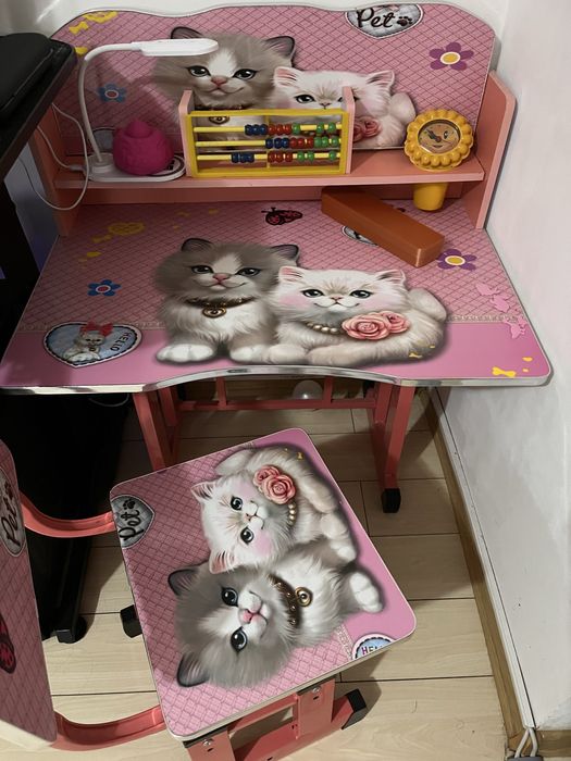 Birou copii model cu pisici