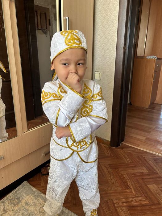 Ұлттық киім, өте жақсы жағдайда.