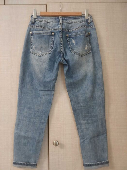 Blugi conici cu rupturi, mărimea 25 – look trendy & lejer