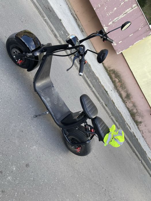 Moped electric scuter