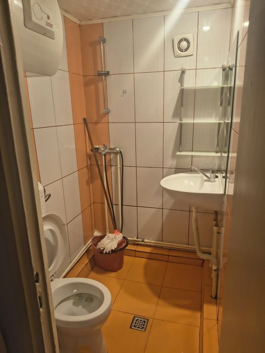 Închiriez garsonieră