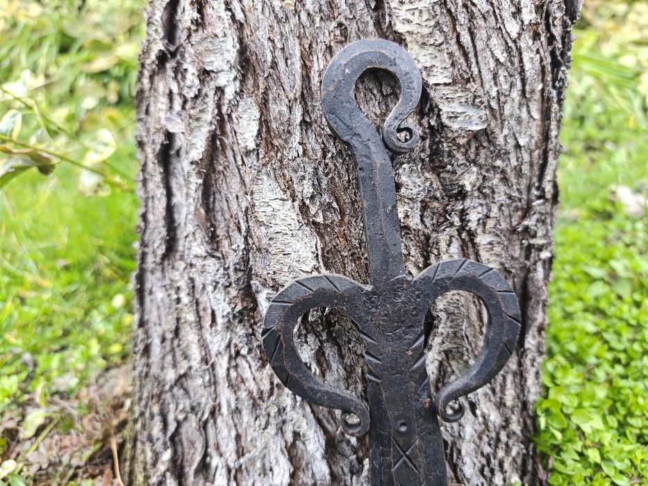 Ръчно кован меден свещник