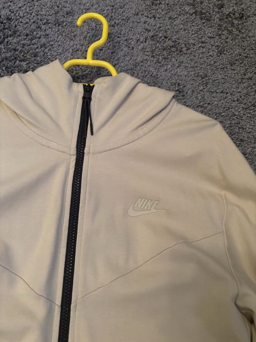 Nike tech lightweight