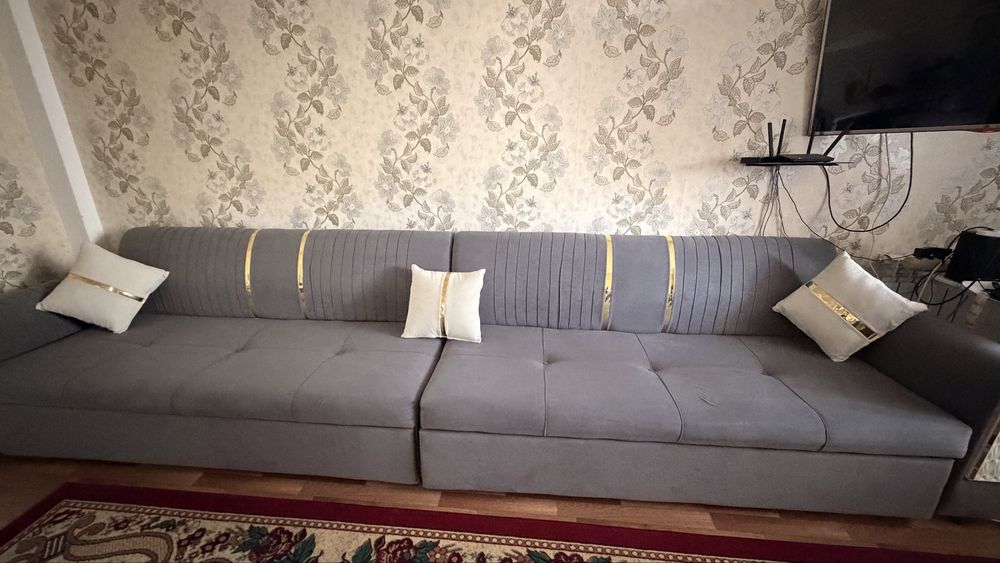 Продам диван 4 метра в отличном состоянии