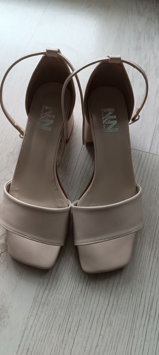 Елегантни сандали