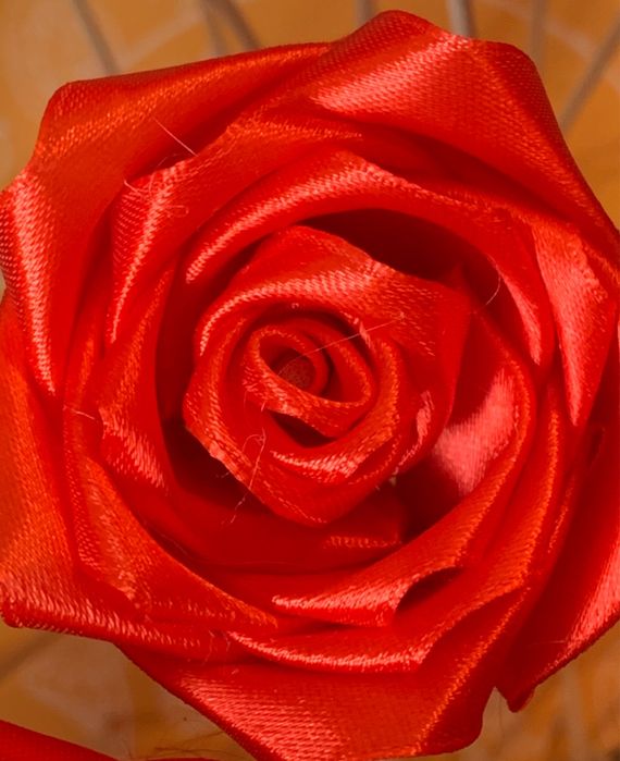 Букеты роз из атласных лент