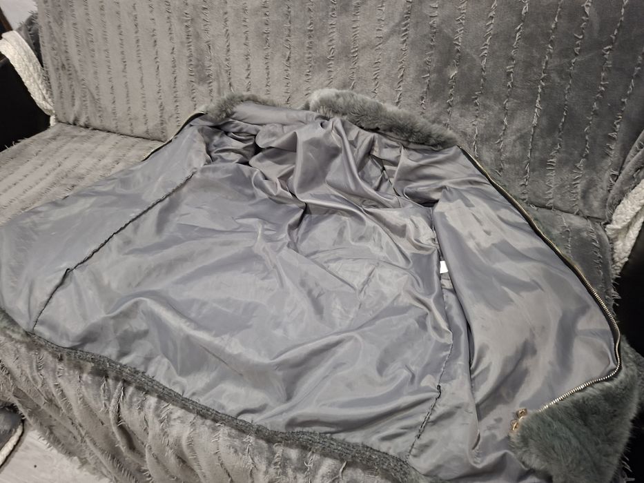 Vând geaca cumpărată de crăciun