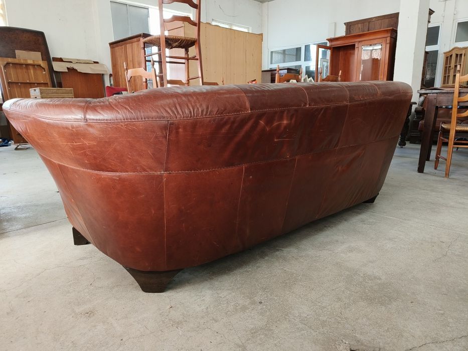 Асиметричен диван от естествена кожа