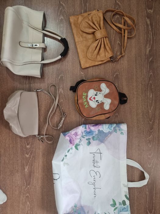 Сумки и рюкзаки по 20 000 сум Чёрный HERMES жёлтый LC WAIKIKI 
Юнусобо