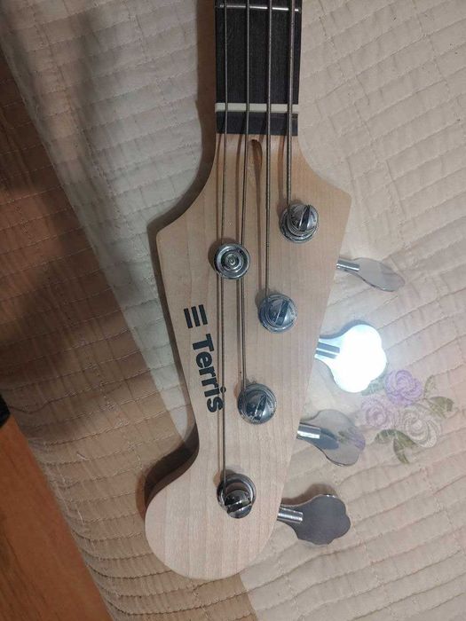 Бас гитара Terris