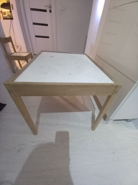 Set masa cu doua scaune pentru copil