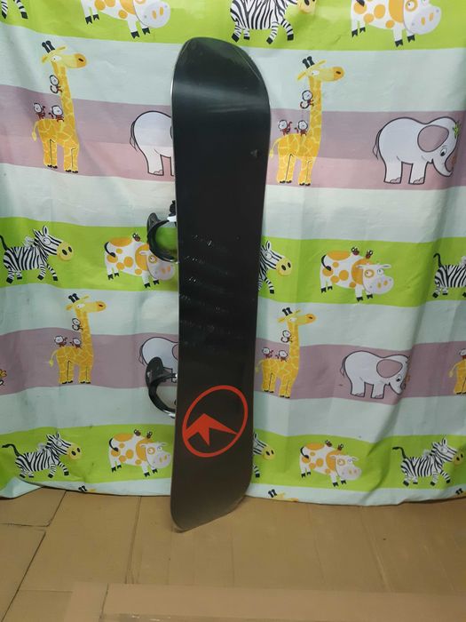 Placa snowboard noua 135 cm,125 cm cu legaturi snowboard noi buyback