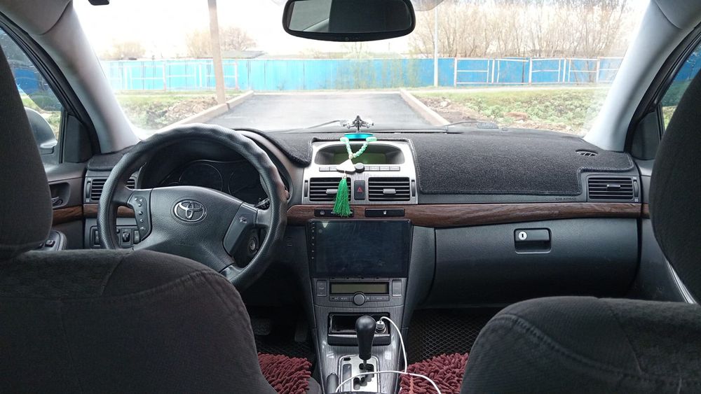 Продам машина тайота Авенсис