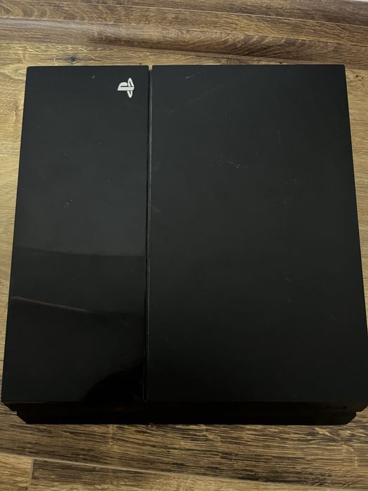 PlayStation 4 slim cu 2 manete controlere si joc fifa 23