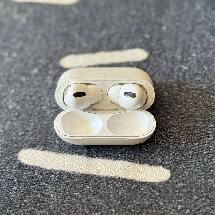 Apple AirPods Pro - Gen 1