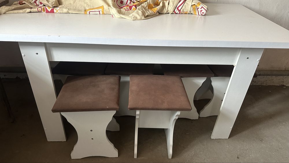 Продам кухонный стол стулья