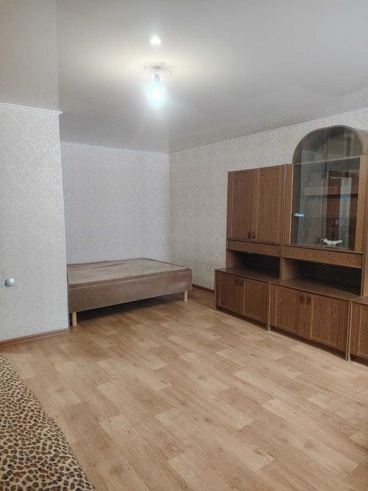Продам однокомнатную квартиру на 1/9 39кв.ул.На.им.Славского 54