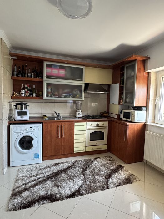 Inchiriez apartament cu 2 camere decomandat