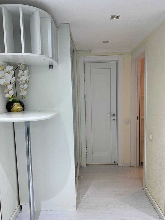 Продается Своя квартира в новостройке напротив машина базар Сергели