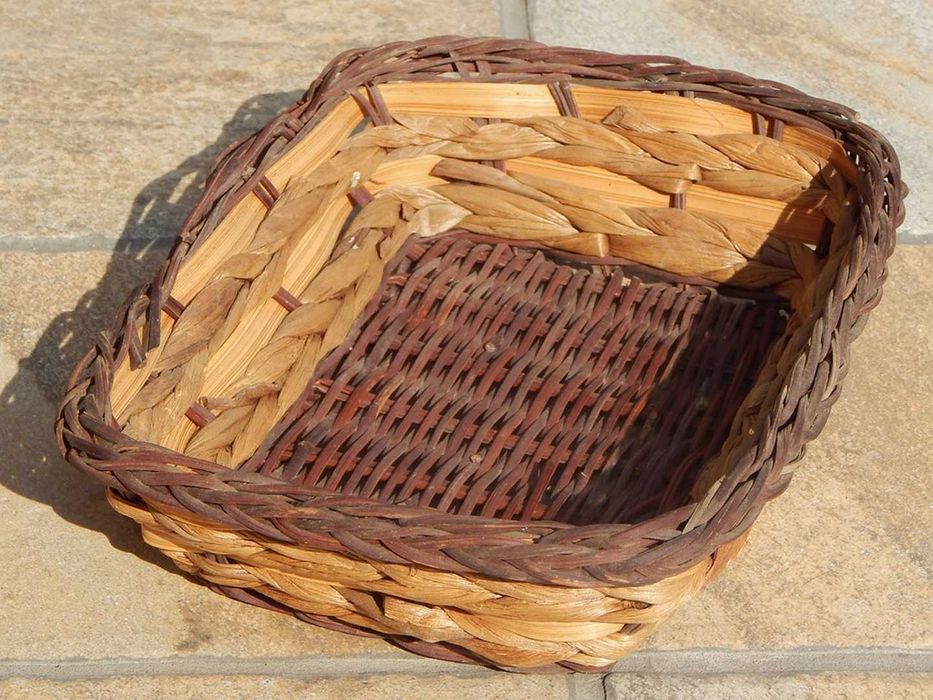 Cosulet impletit din nuiele 21 x 16 x 4.5 cm decorativ uzat