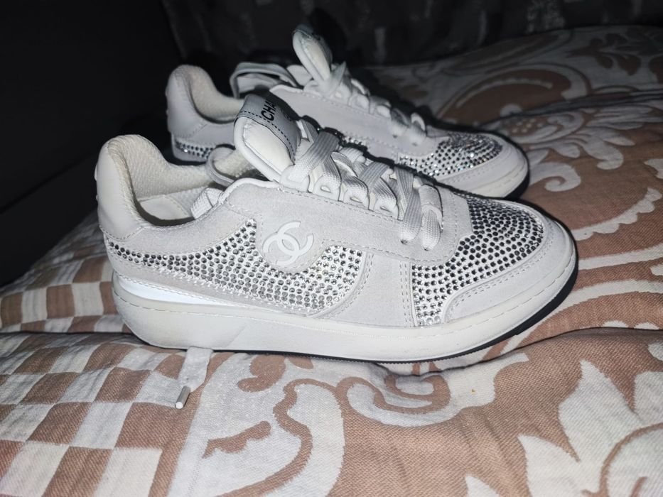 Кроссовки стильные