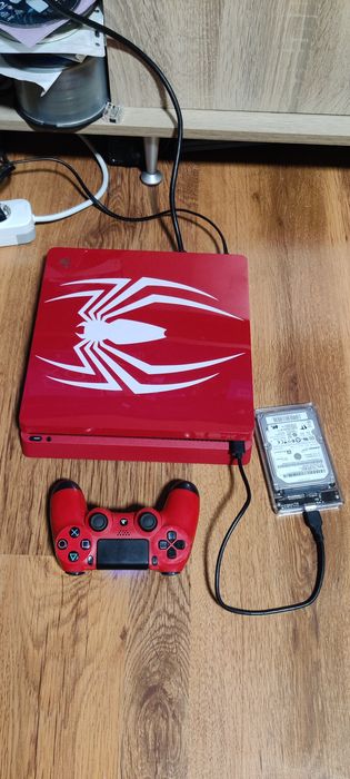 PS4 slim spiderman