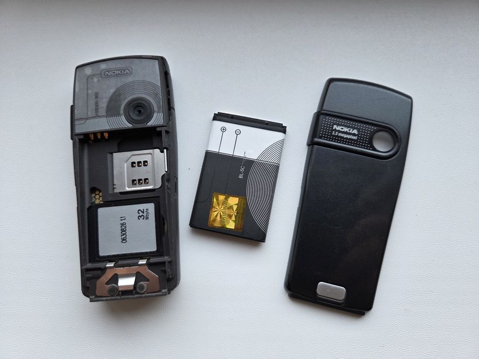 Nokia 6230 - telefon simplu cu butoane