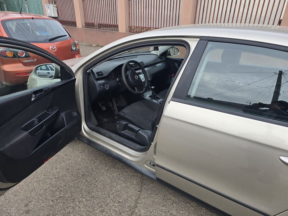 Vând berlină Passat B6 2000cm³ benzină