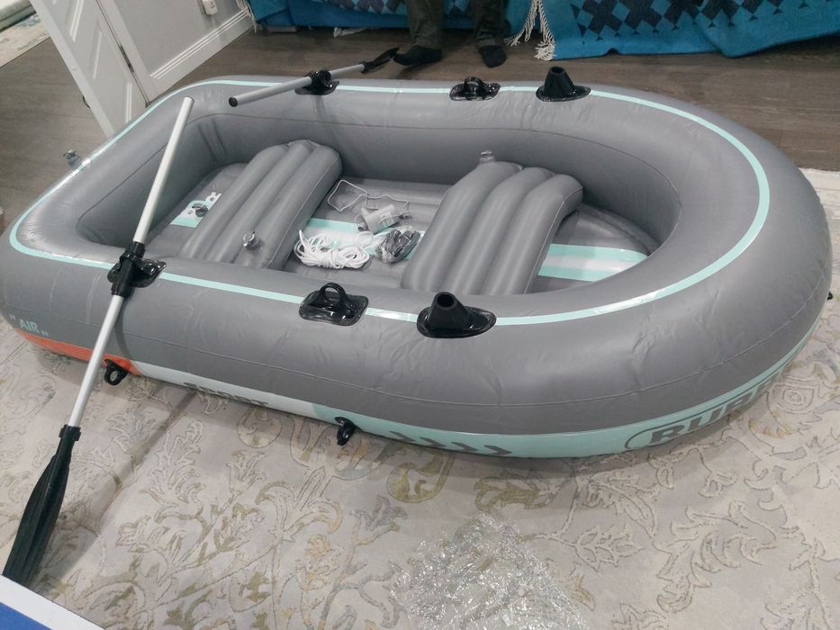 Резиновая лодка. Новая .