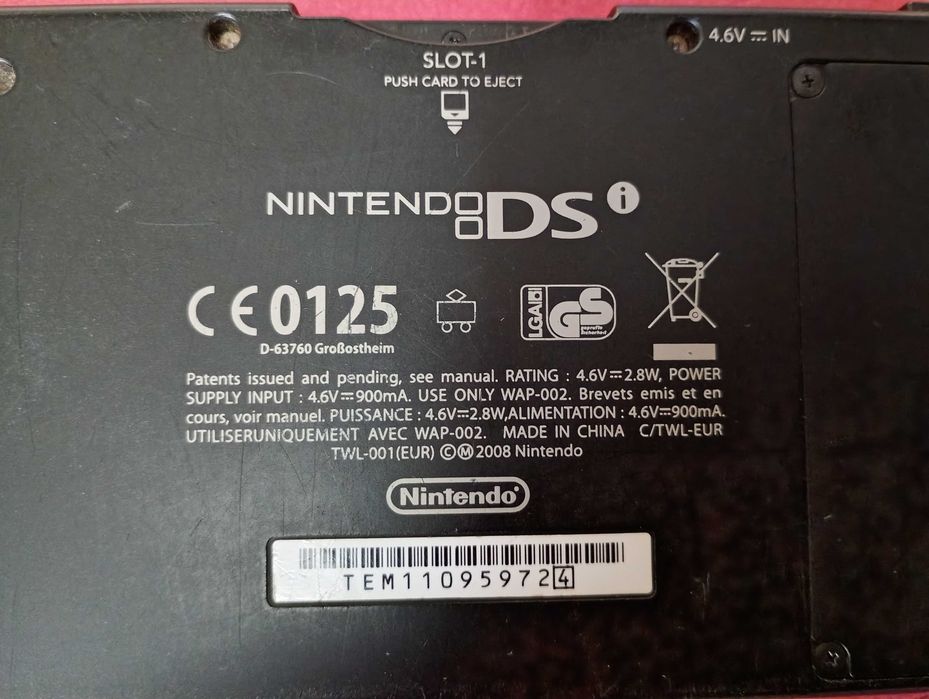 Nintendo DSI cu alimentator