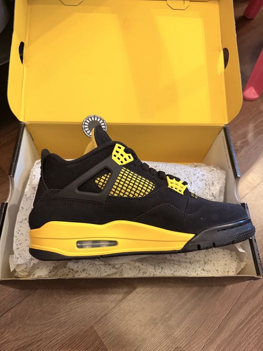 AIR Jordan 4retro -negru cu galben