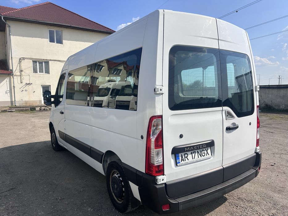 Renault Master 3 an 2018 cu 8+1 locuri