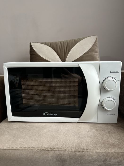 Cuptor cu microunde Candy