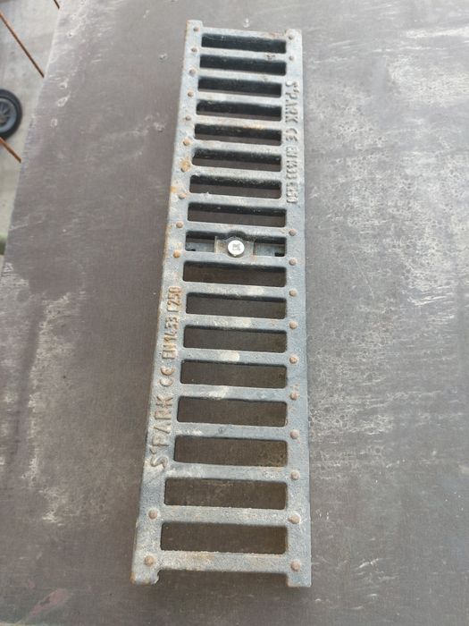 13 bucati - Gratar individual rigole dimensiuni lungime  498 mm  lățime 136 mm înălțime/grosime  15 mm
