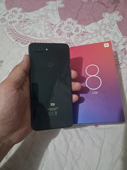 Xiaomi MI 8 Lite 6/128GB Black Karobka Flagman Holati Yaxshi Otlichni
