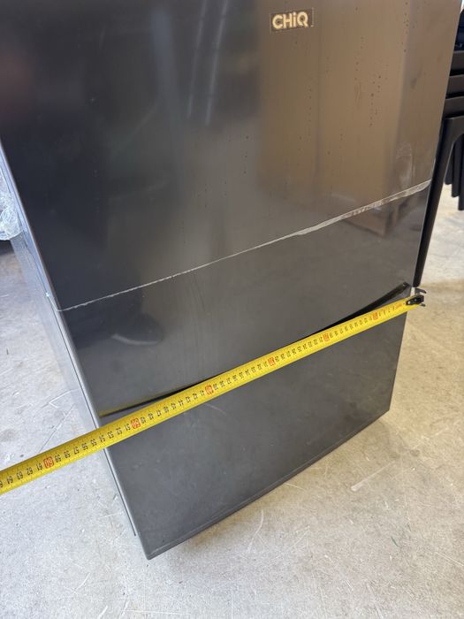 Frigider marca CHiQ nou, negru, cu congelator