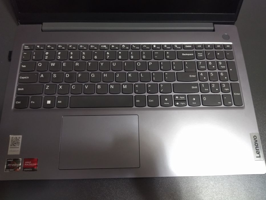 Lenovo 82 yu noutbuk sotiladi