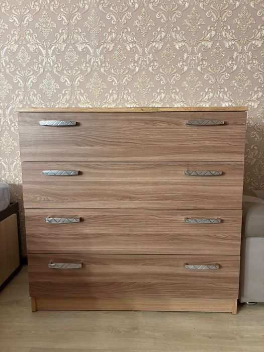 Продам тумбу под телевизор и камод