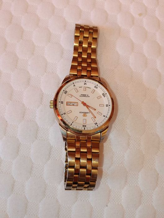 Автоматичен позлатен часовник J.Spring на SEIKO и часовник CASIO