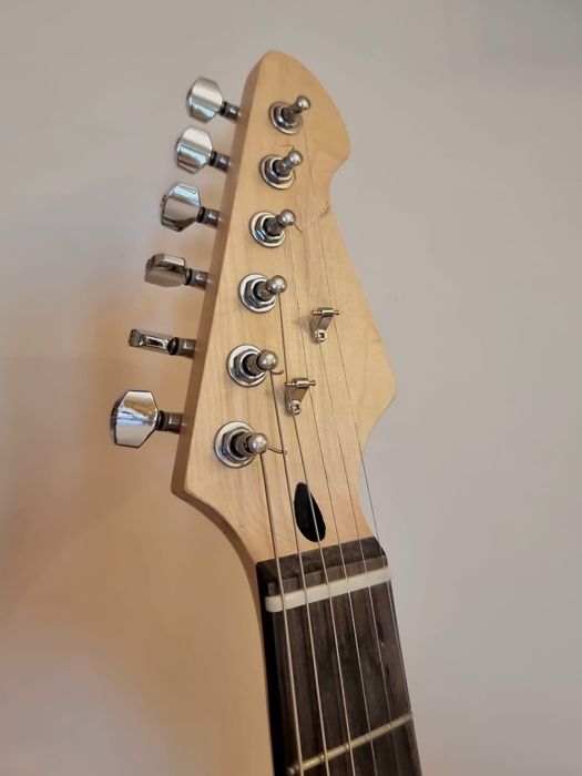 Chitara electrica Stratocaster Custom Shop cu multiple îmbunătățiri