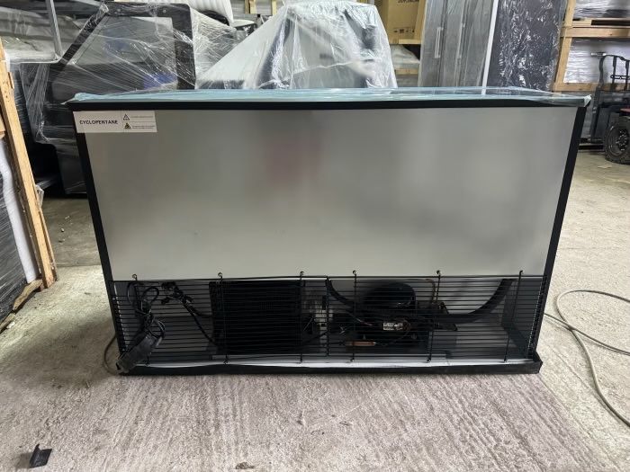 Vitrina frigorifica minibar 3 usi glisante, 330L, LED, racire ventilata