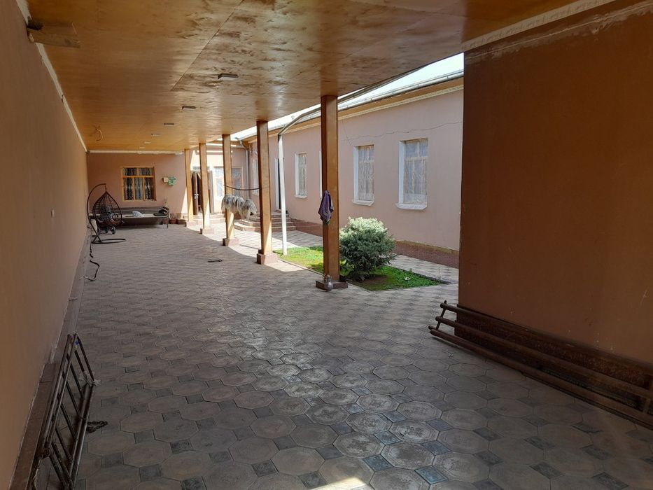 Uy sotiladi 6 sotix 8 xona