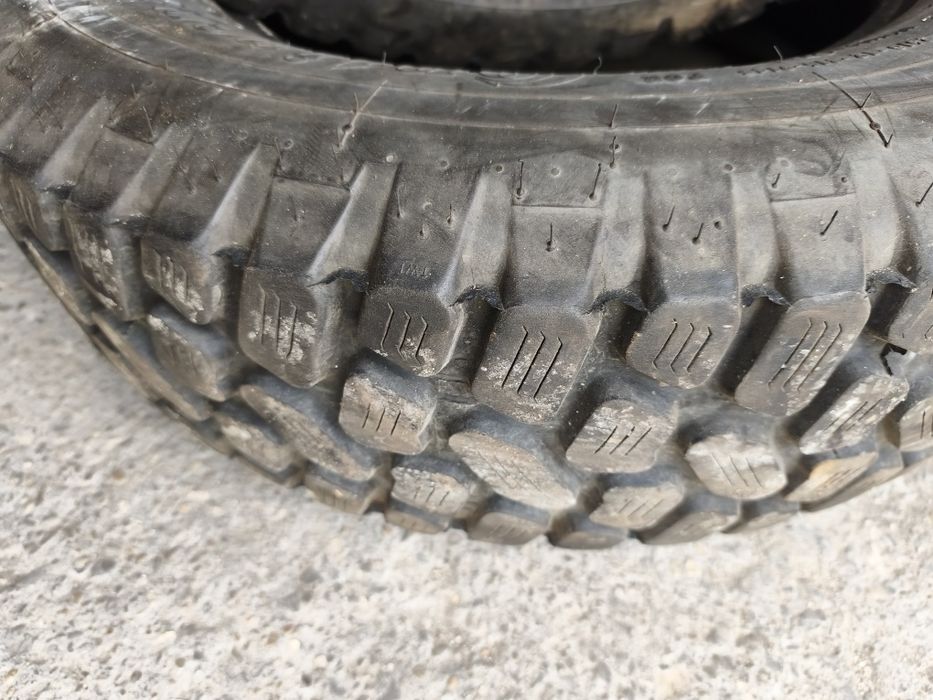 Два броя гуми 225/75R 16C