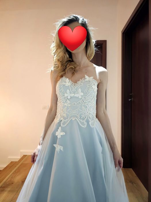 Model: FLUTURI ÎN LUMINĂ

O rochie ca o poveste în care fluturii danse