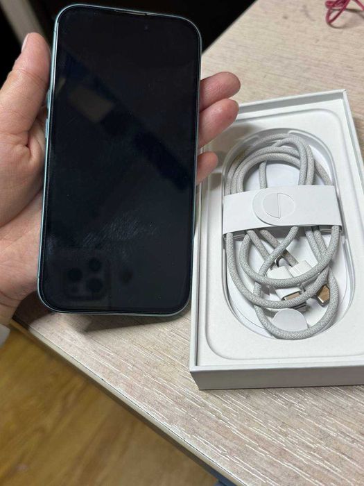 Apple iPhone 16 в отличном состояние