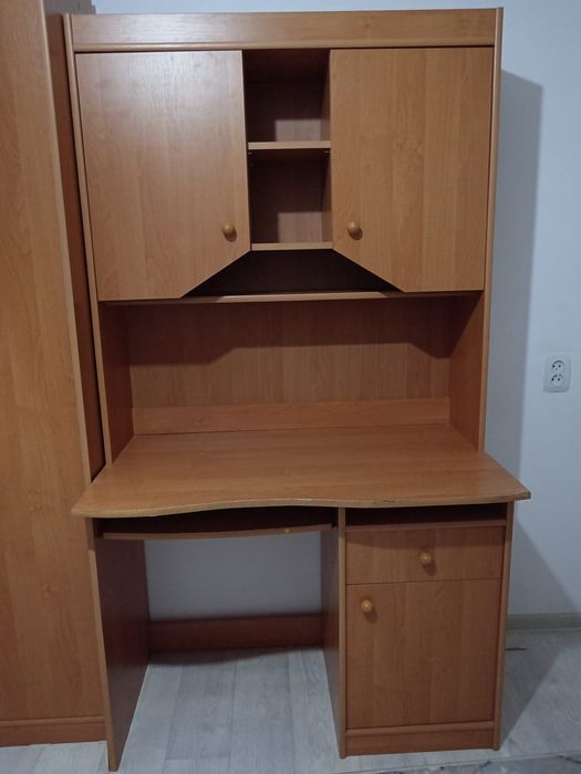 Продам компьютерный стол