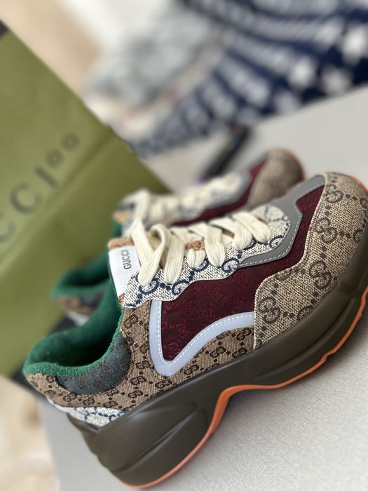 Adidasi Gucci 350 Lei Am nevoie de urgent bani
