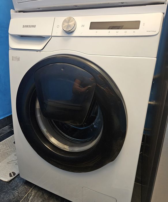 Vând mașina de spălat Samsung cu încărcare frontala.